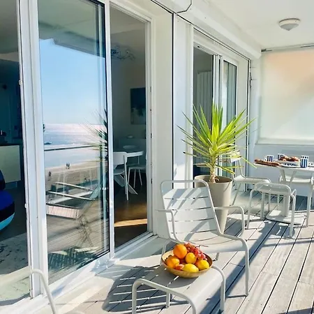 Les Mouettes Face * La Baule