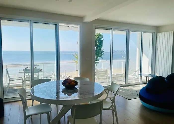 Les Mouettes Face Apartment